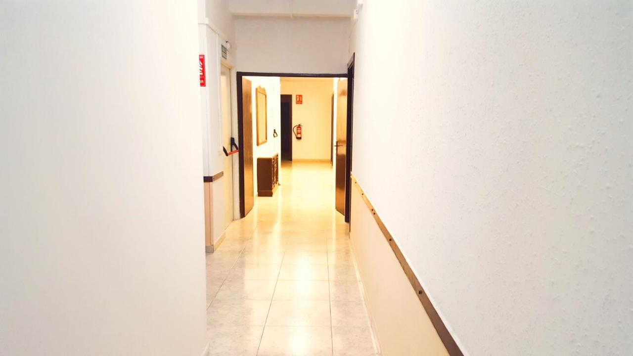 Hostel Penedes Vilafranca del Penedès Exterior foto